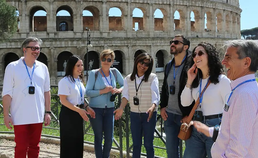 Hệ thống âm thanh dẫn đoàn (tour guide system) là gì và tại sao phải cần?